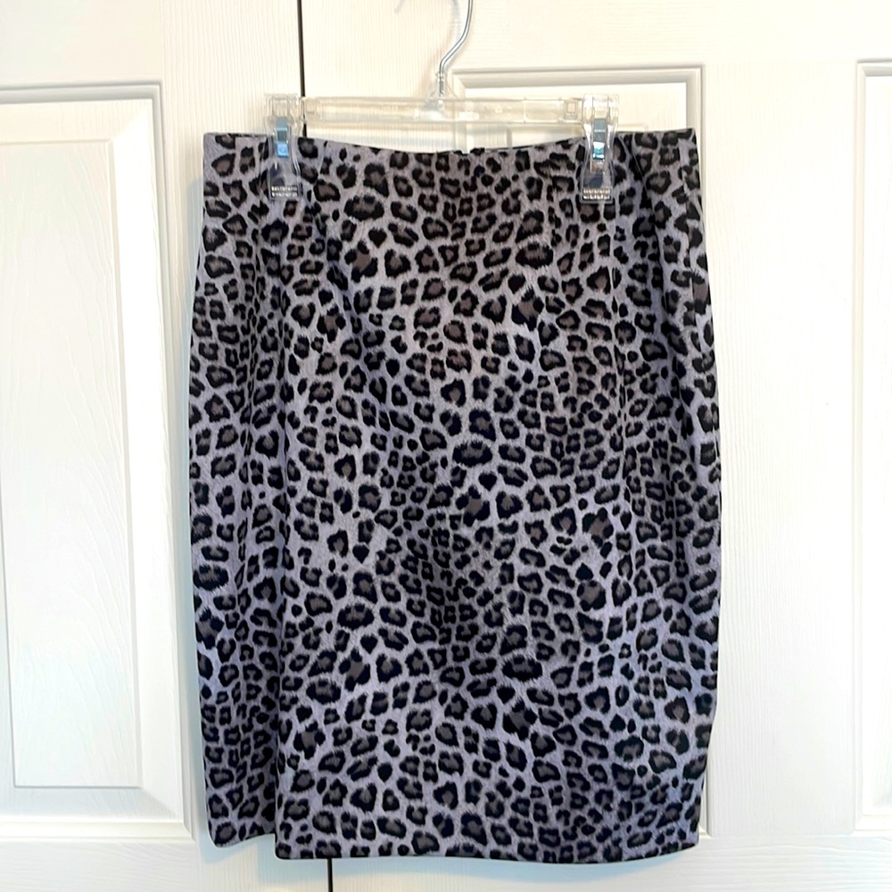 Kasper cheetah print skirt size 4 petite